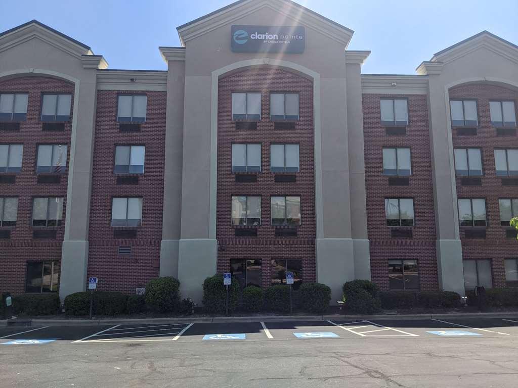 Отель Clarion Pointe Greensboro Airport Экстерьер фото