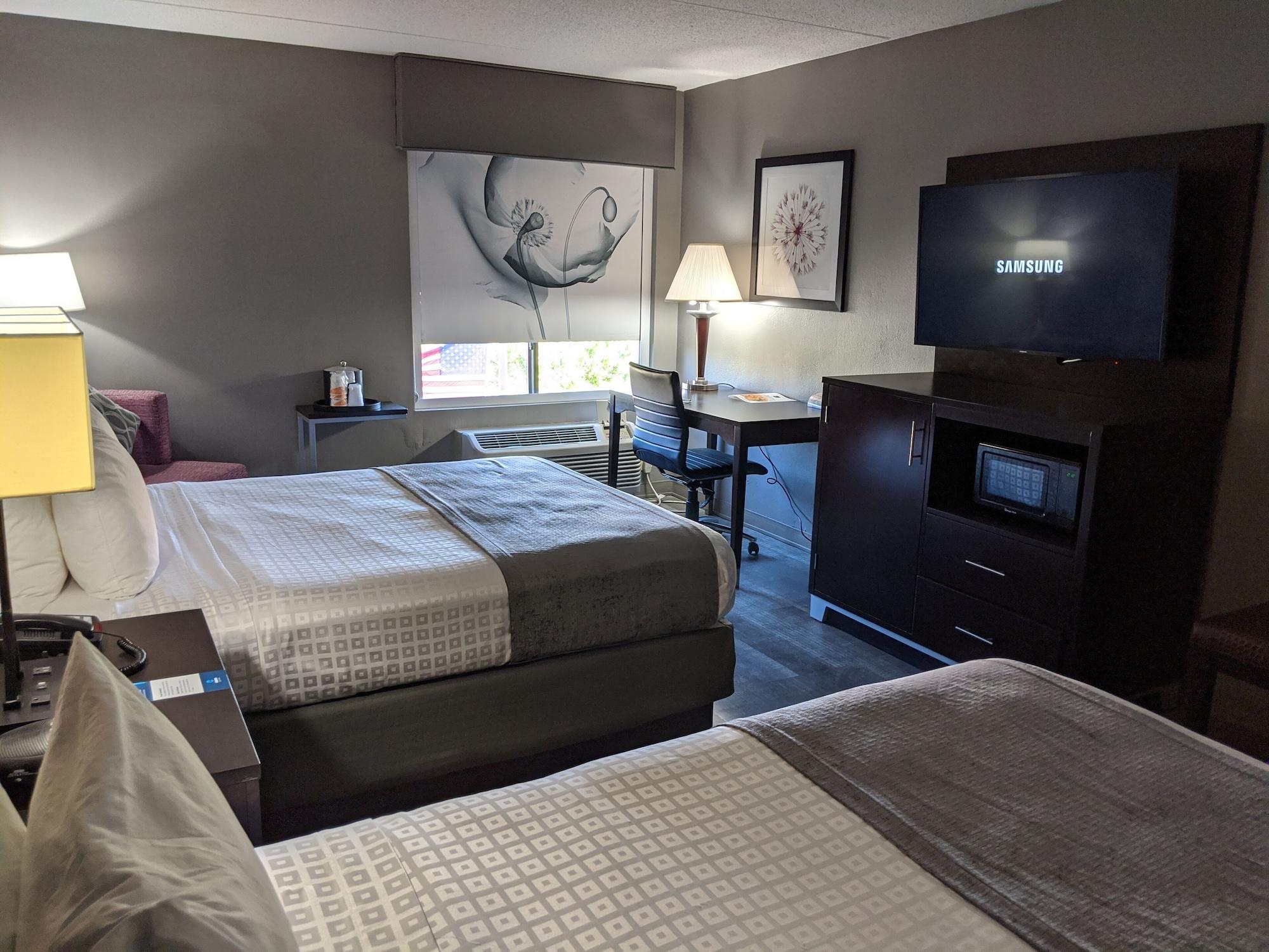 Отель Clarion Pointe Greensboro Airport Экстерьер фото