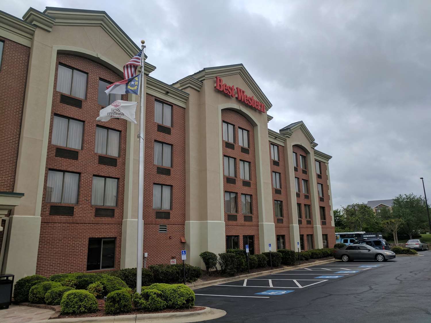 Отель Clarion Pointe Greensboro Airport Экстерьер фото