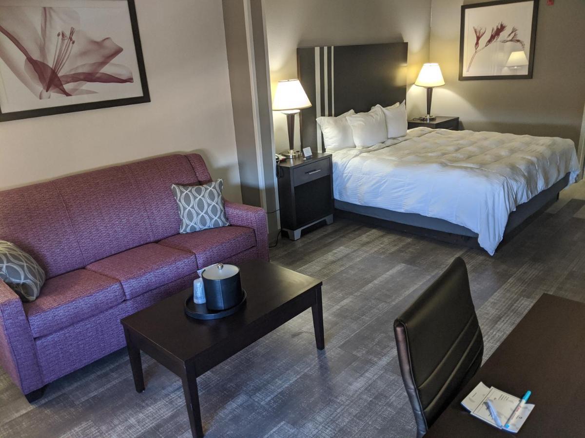 Отель Clarion Pointe Greensboro Airport Экстерьер фото